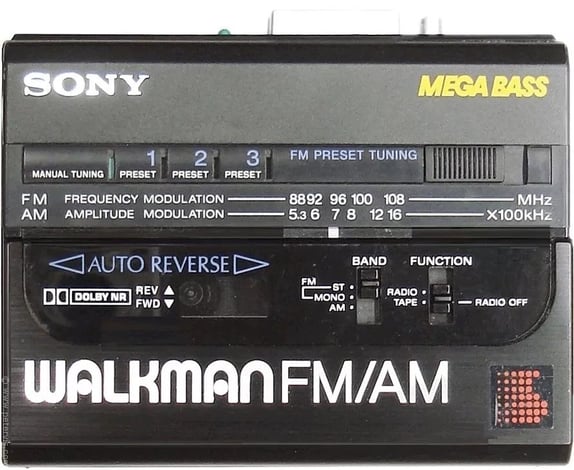 掘り出し物を検索。 1987 WM-F109 AM/FM ポータブルプレーヤー